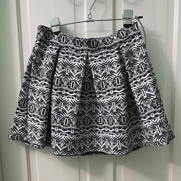 Aeropostale Pleated Tribal Print Skater Skirt. M - Picture 1 of 3